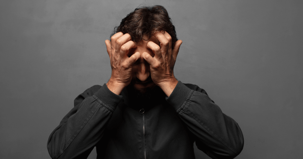 نوبة الهلع: دليلك الشامل لفهم الأعراض، الأسباب، وطرق العلاج الفعالة