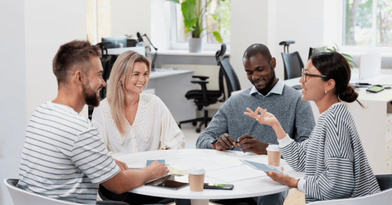 كيف تبدأ الحديث في الاجتماع؟