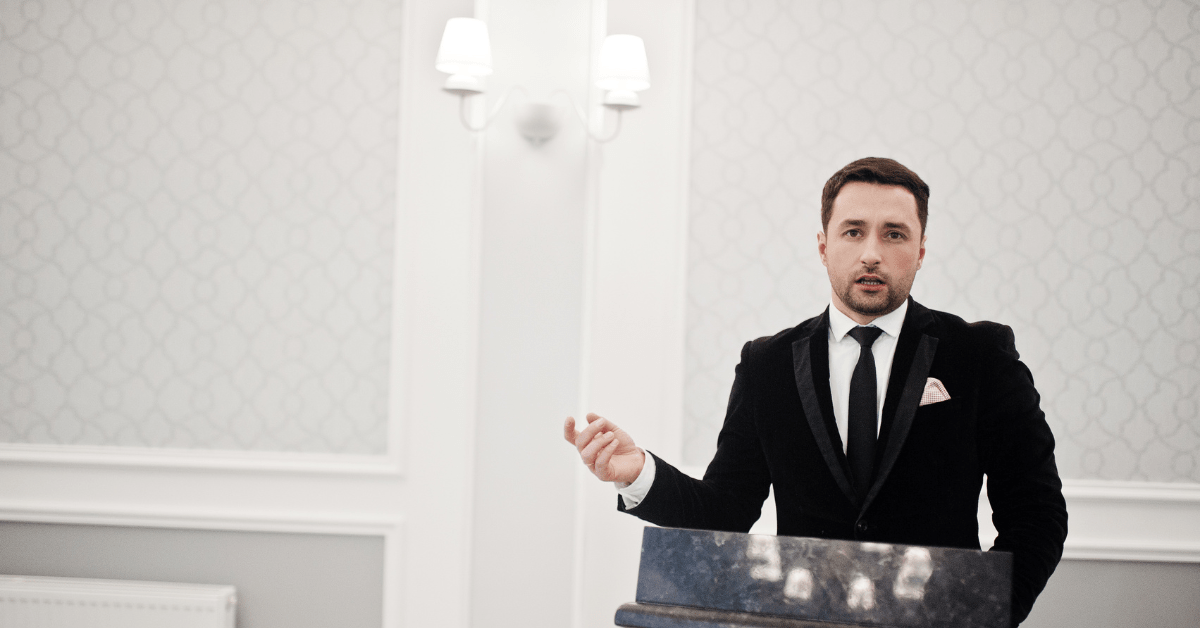 كيف تبدو أكثر ثقة عند التحدث؟