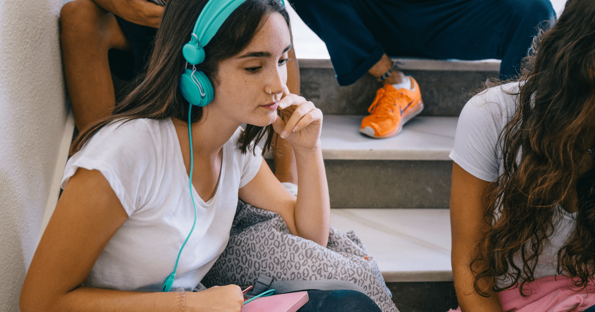 how to make friends in college with social anxiety​